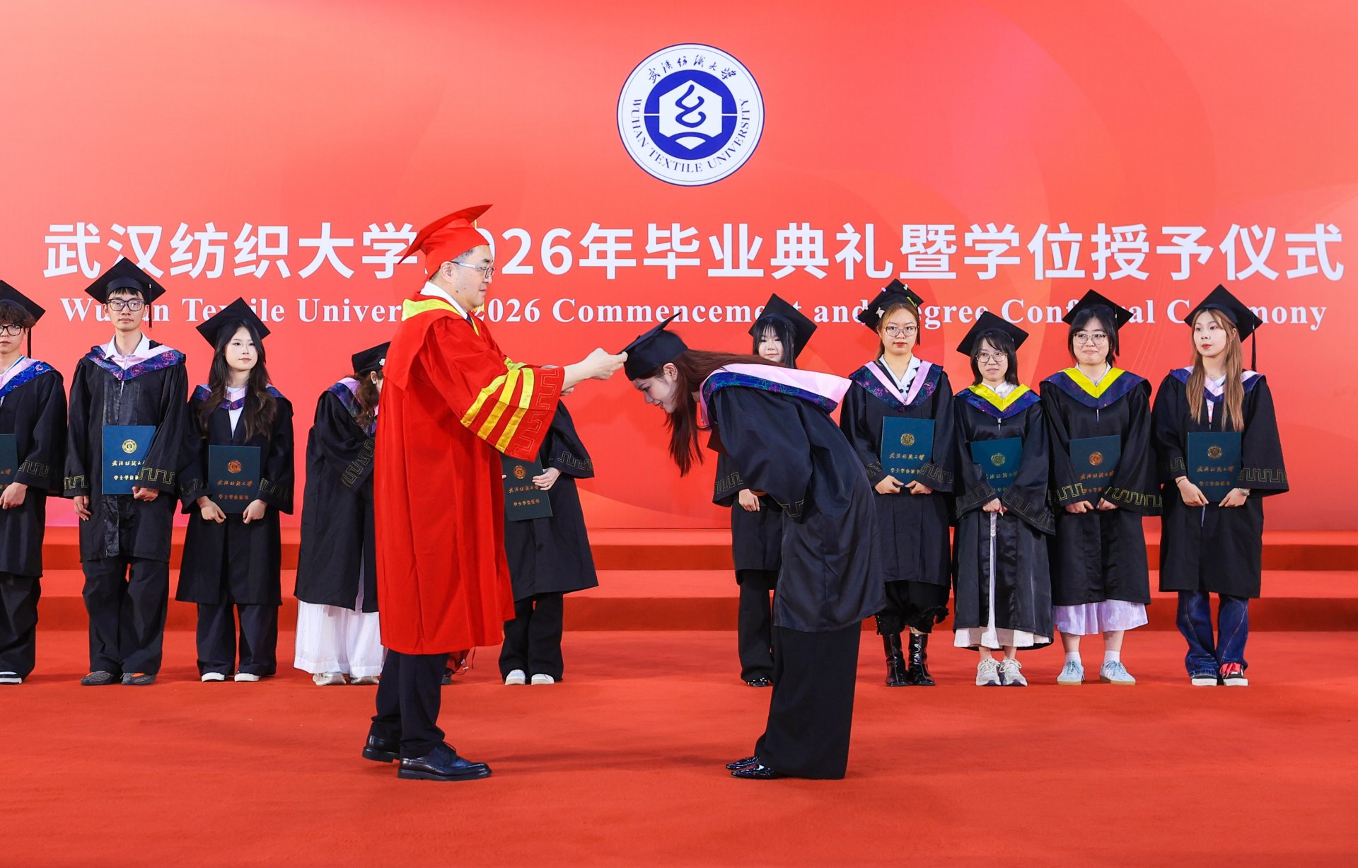 媒体记者与2026届毕业生欢聚一堂